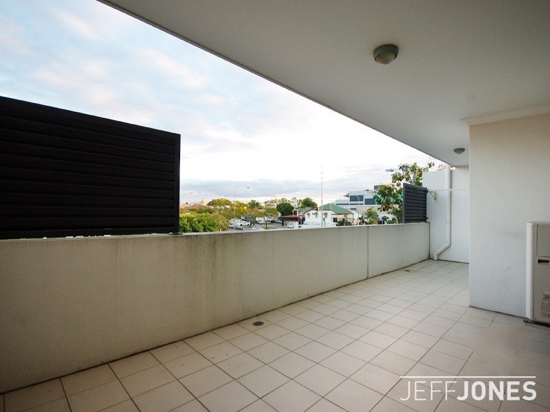 18/76 Old Cleveland Road, Greenslopes QLD 4120