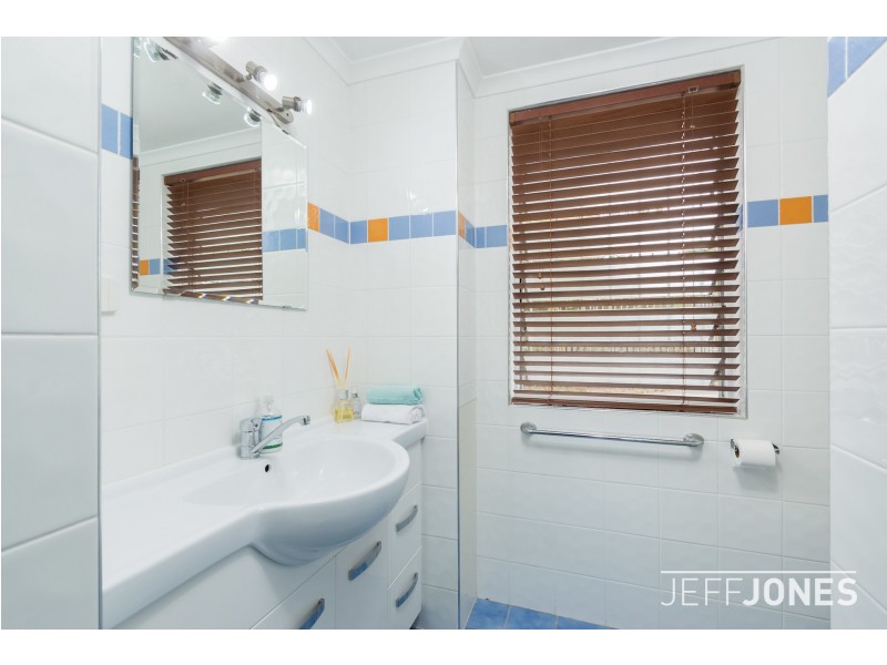 2/327A Cornwall Street, Greenslopes QLD 4120