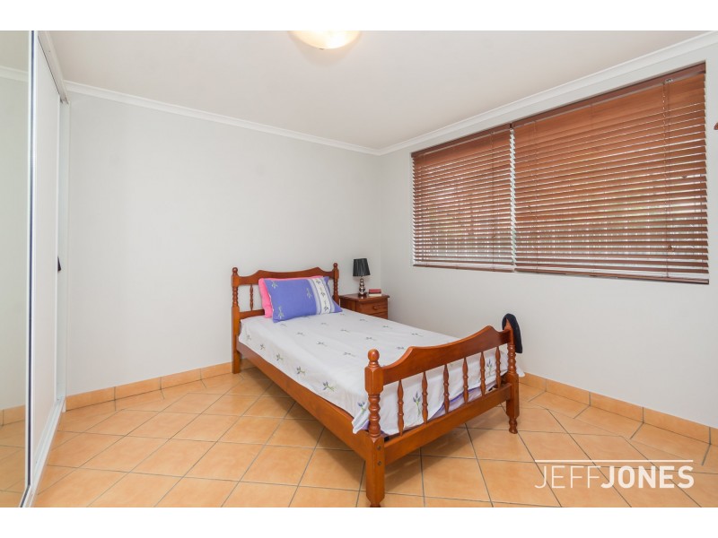 2/327A Cornwall Street, Greenslopes QLD 4120