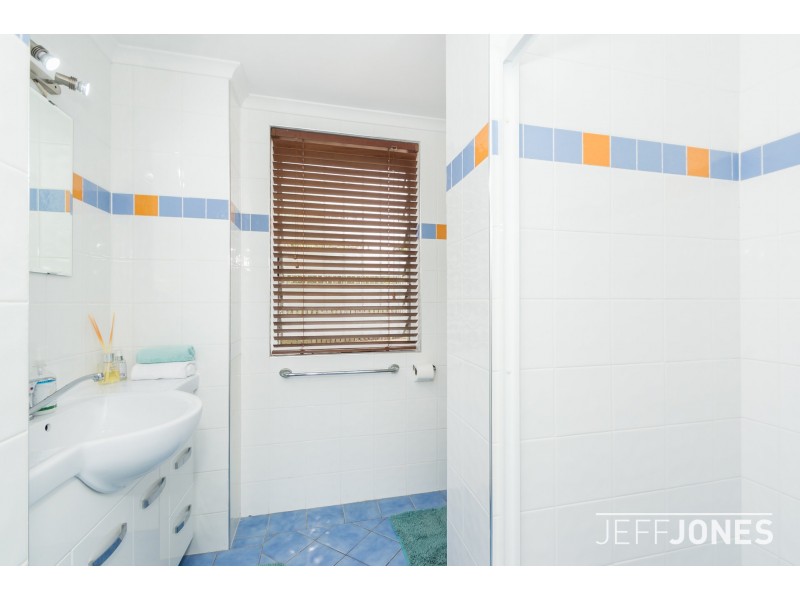 2/327A Cornwall Street, Greenslopes QLD 4120