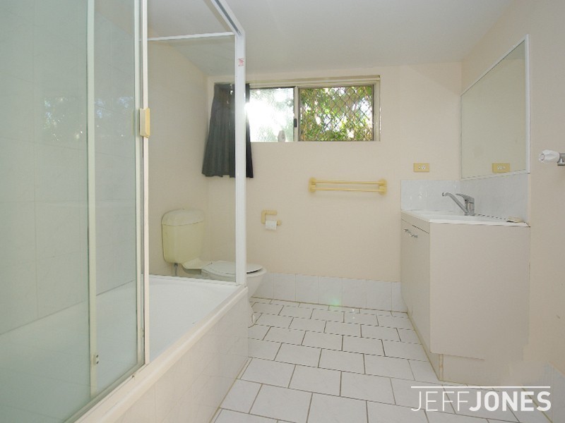 2/45 Macaulay Street, Coorparoo QLD 4151