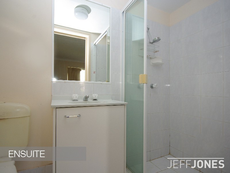 2/45 Macaulay Street, Coorparoo QLD 4151