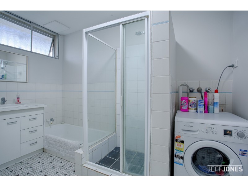 1/339 Cavendish Road, Coorparoo QLD 4151