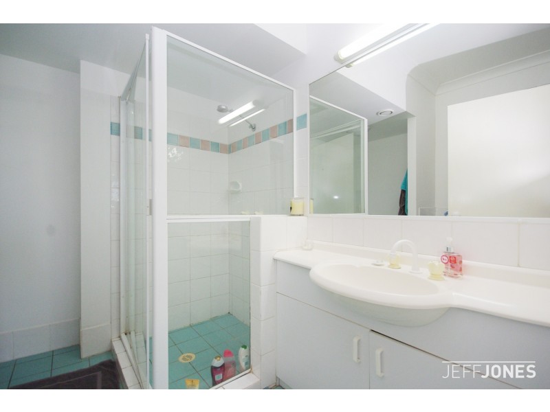 13/92-96 Norman Crescent, Norman Park QLD 4170