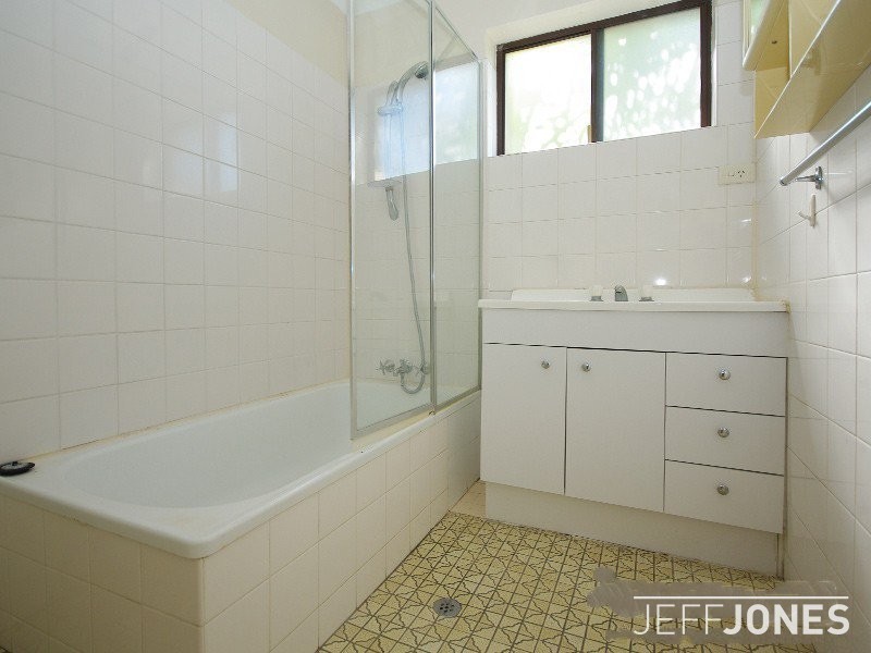 1/17 Logan Street, Greenslopes QLD 4120