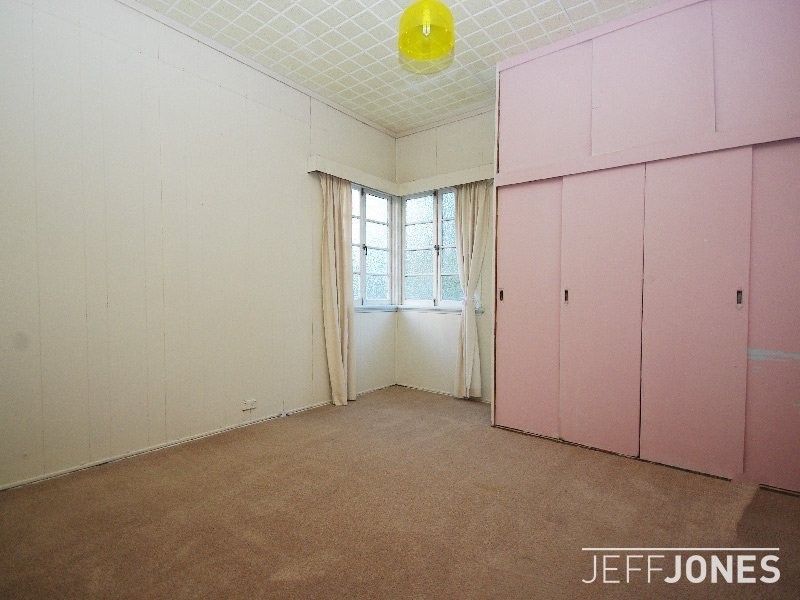 98 Earl Street, Greenslopes QLD 4120