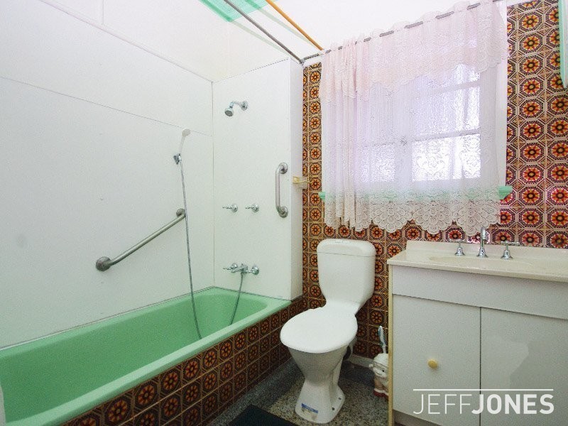 98 Earl Street, Greenslopes QLD 4120