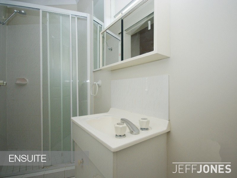 8/27 Nelson Street, Coorparoo QLD 4151