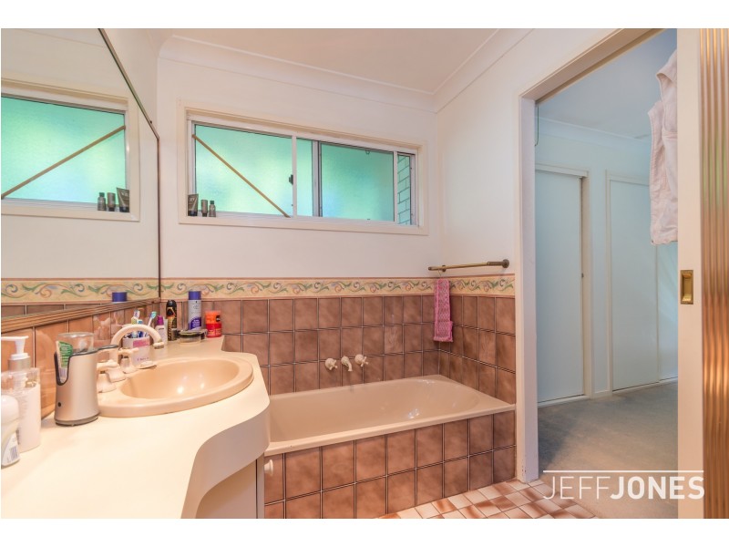 75 Burn Street, Camp Hill QLD 4152