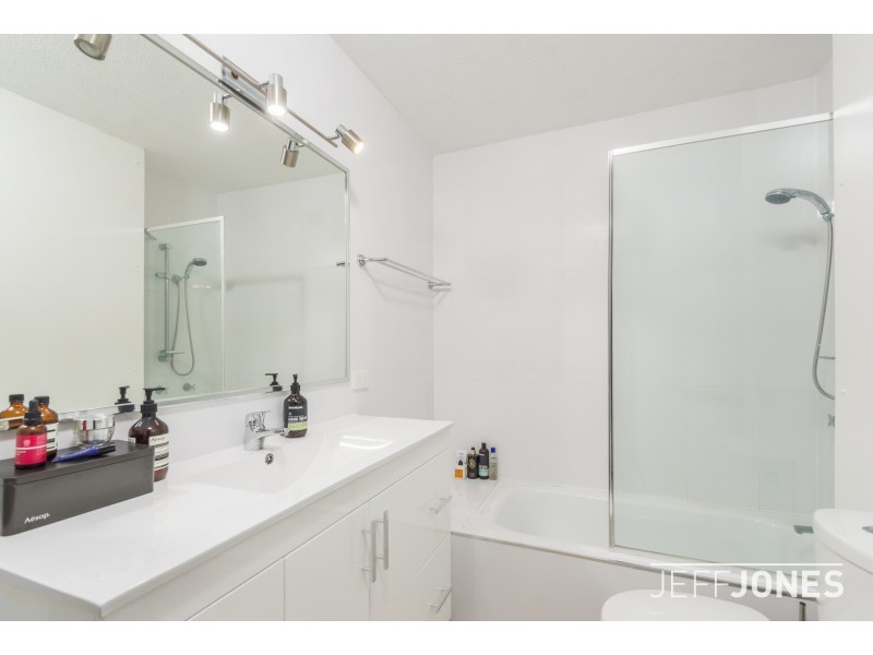 2/42 Eighth Avenue, Coorparoo QLD 4151