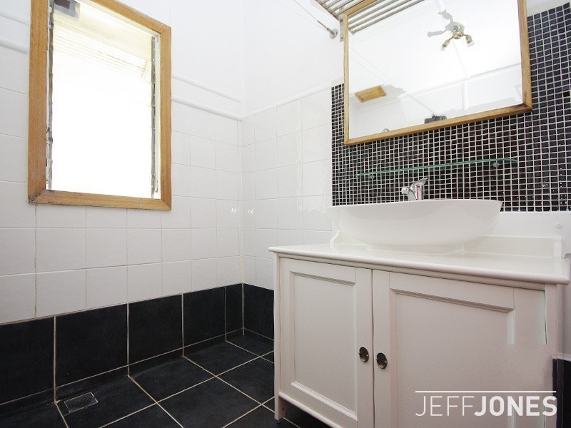 21 Mossgrove Street, Woolloongabba QLD 4102