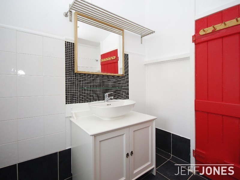 21 Mossgrove Street, Woolloongabba QLD 4102