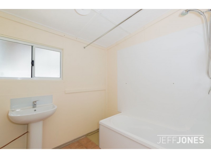 52 Peach Street, Greenslopes QLD 4120