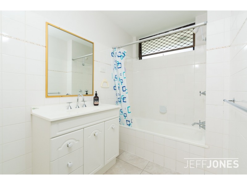 2/7 Zillah Street, Greenslopes QLD 4120