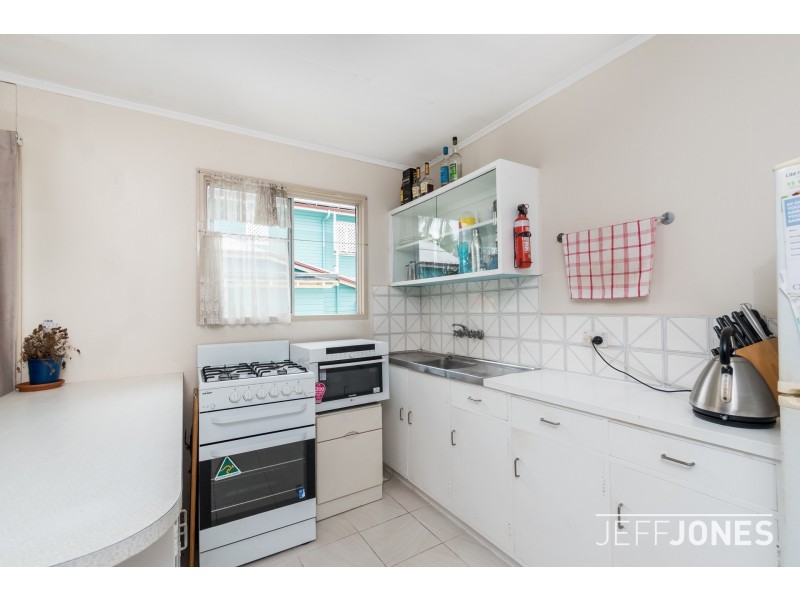 2/99 Cavendish Road, Coorparoo QLD 4151
