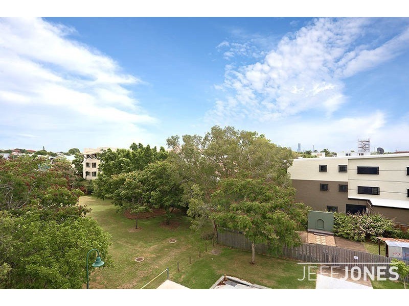 3/143 Cavendish Road, Coorparoo QLD 4151