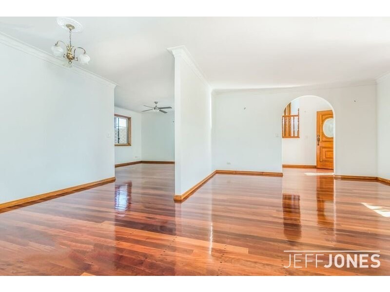 18 Donnington Street, Carindale QLD 4152