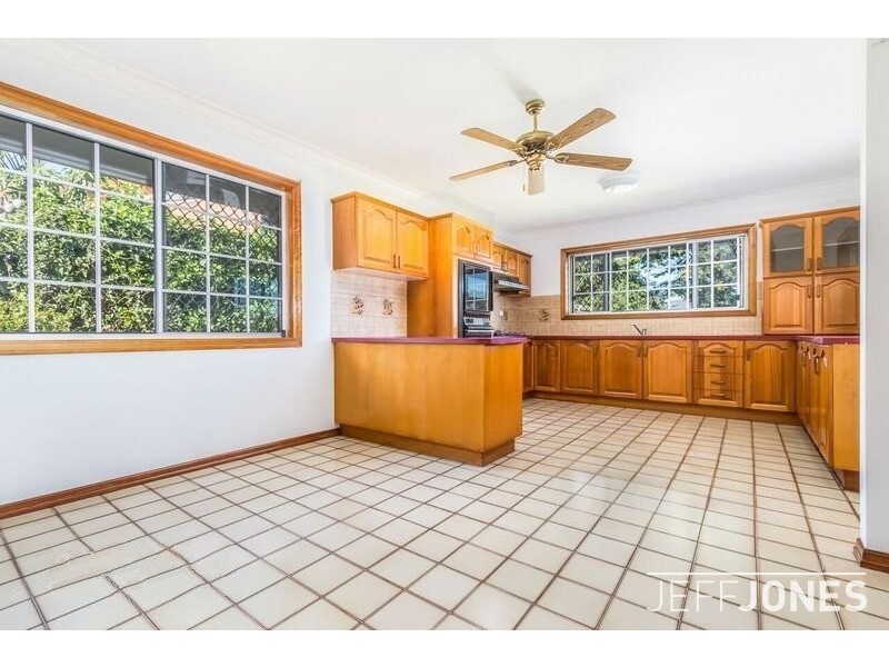 18 Donnington Street, Carindale QLD 4152