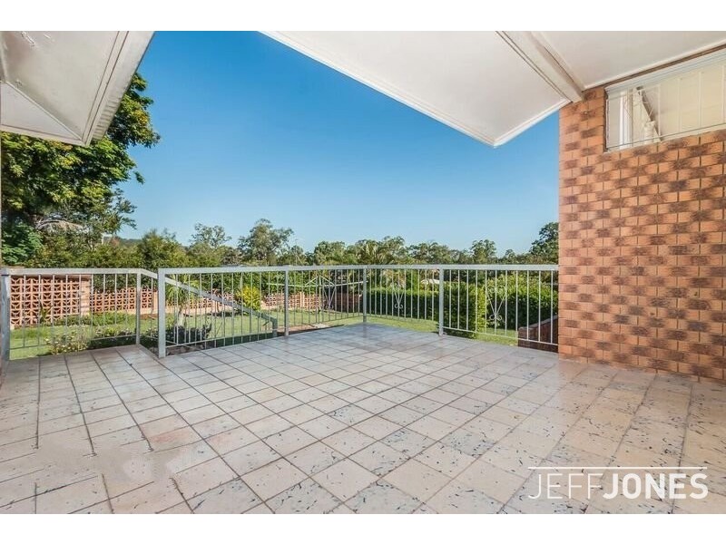 18 Donnington Street, Carindale QLD 4152