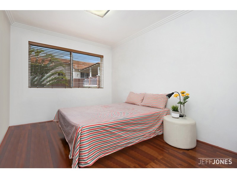 2/81 Kitchener Street, Coorparoo QLD 4151