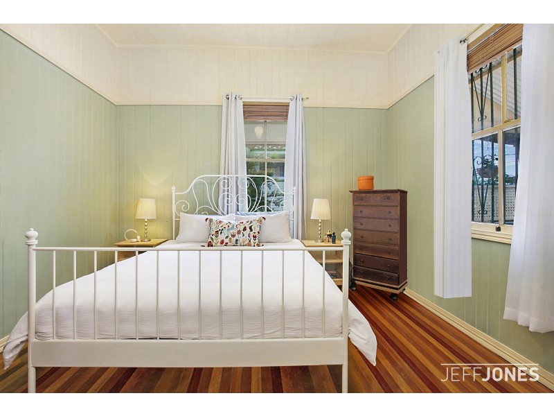 8 Jubilee Street, Greenslopes QLD 4120