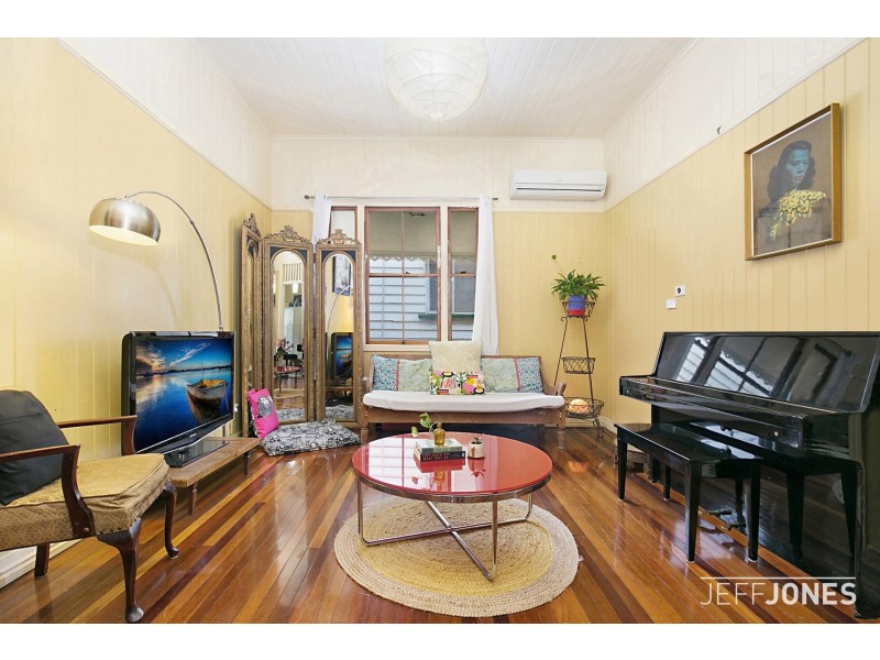 8 Jubilee Street, Greenslopes QLD 4120