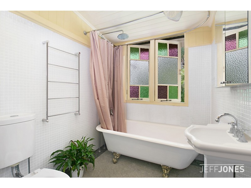 8 Jubilee Street, Greenslopes QLD 4120