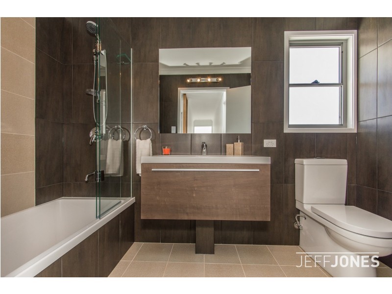 7 St Leonards Street, Coorparoo QLD 4151