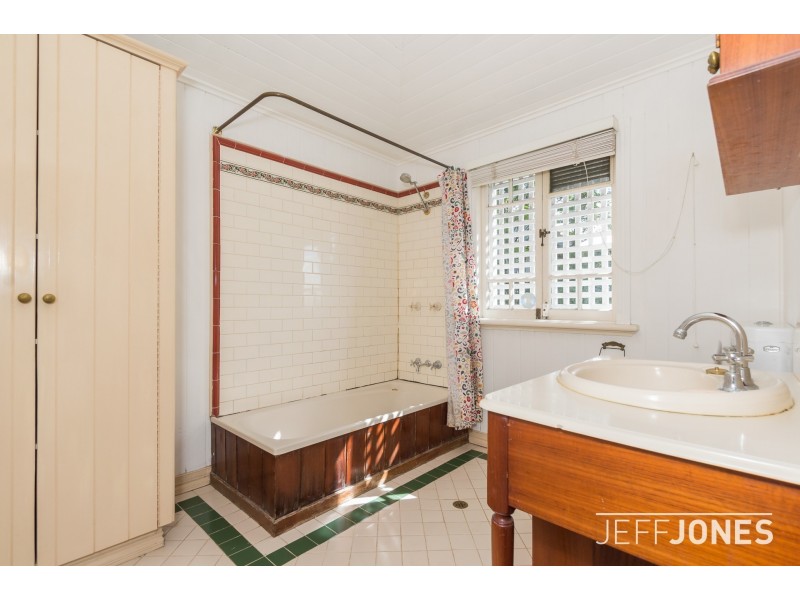 74 Waverley Road, Annerley QLD 4103