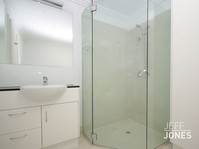 4/12 Old Cleveland Road, Greenslopes QLD 4120