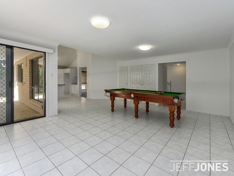 56 Oakley Street, Carindale QLD 4152