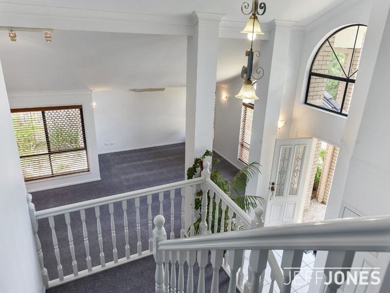 56 Oakley Street, Carindale QLD 4152