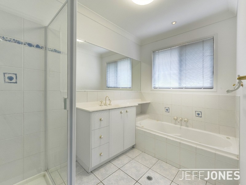 56 Oakley Street, Carindale QLD 4152