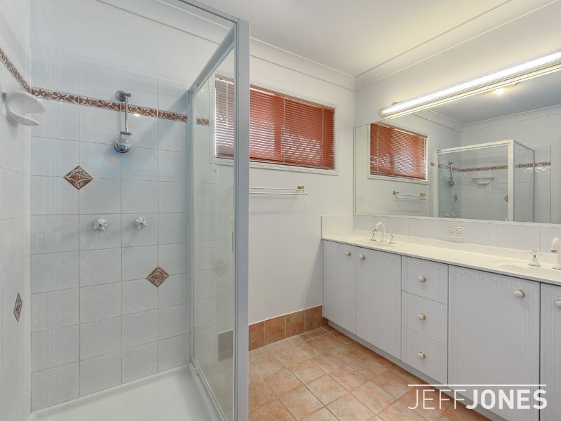 56 Oakley Street, Carindale QLD 4152