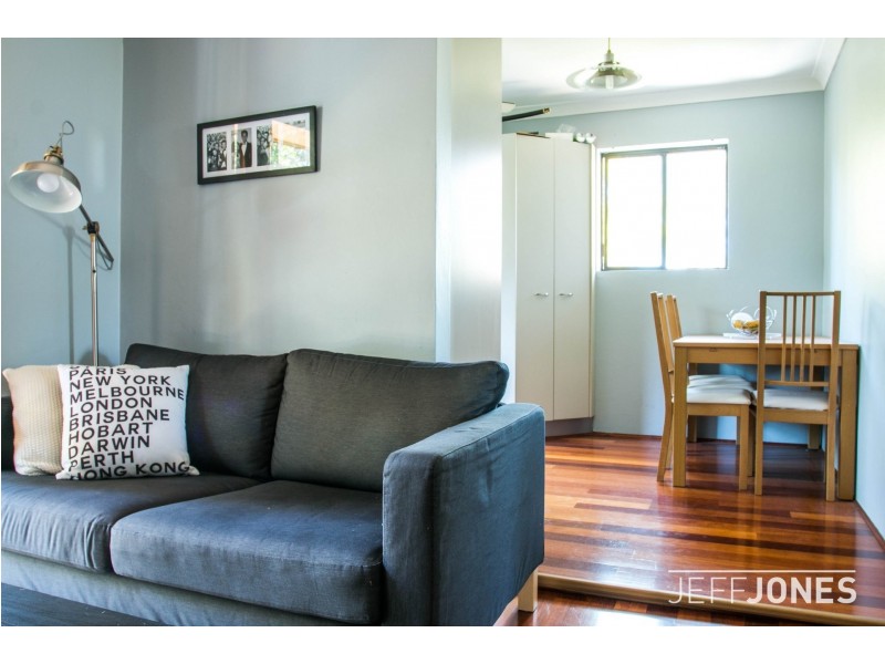 8/12 Carl Street, Woolloongabba QLD 4102