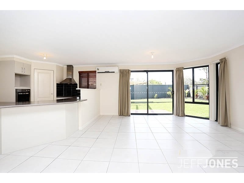 14 Holland Place, Carindale QLD 4152