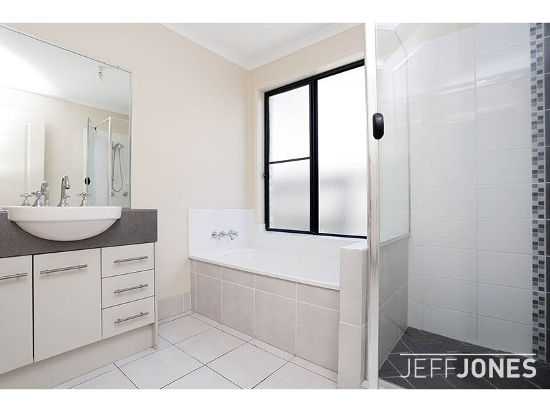 14 Holland Place, Carindale QLD 4152
