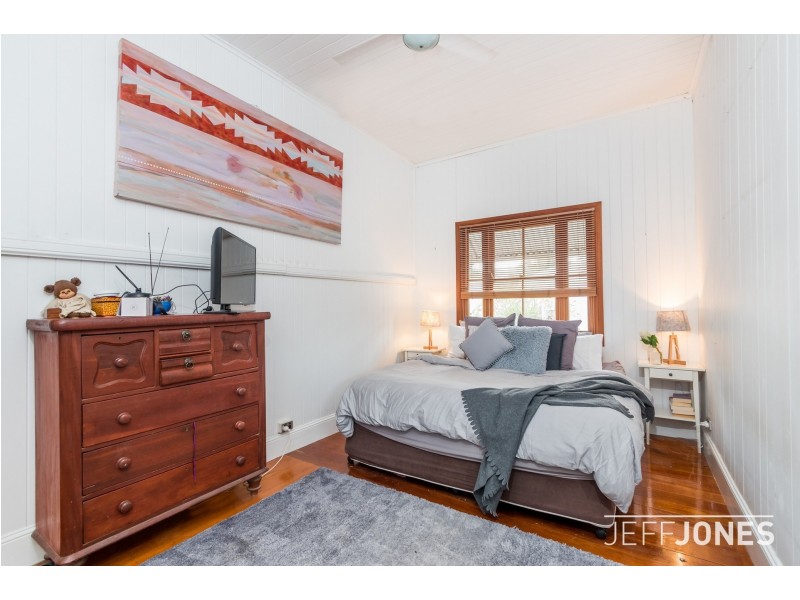 2 Sword Street, Woolloongabba QLD 4102
