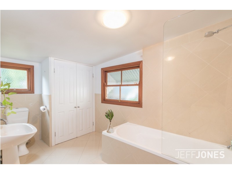 2 Sword Street, Woolloongabba QLD 4102