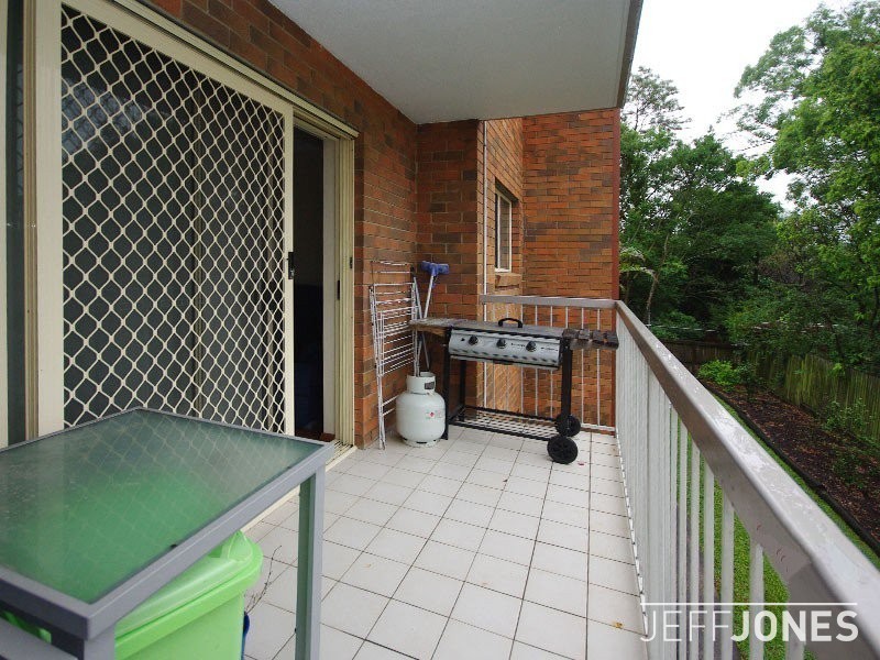 2/51 Knowsley Street, Greenslopes QLD 4120