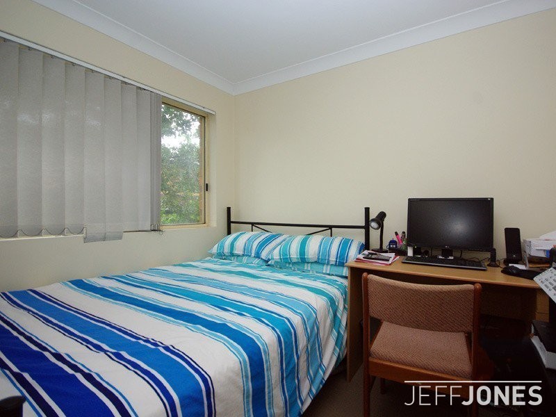 2/51 Knowsley Street, Greenslopes QLD 4120