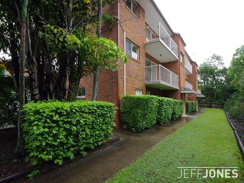 2/51 Knowsley Street, Greenslopes QLD 4120