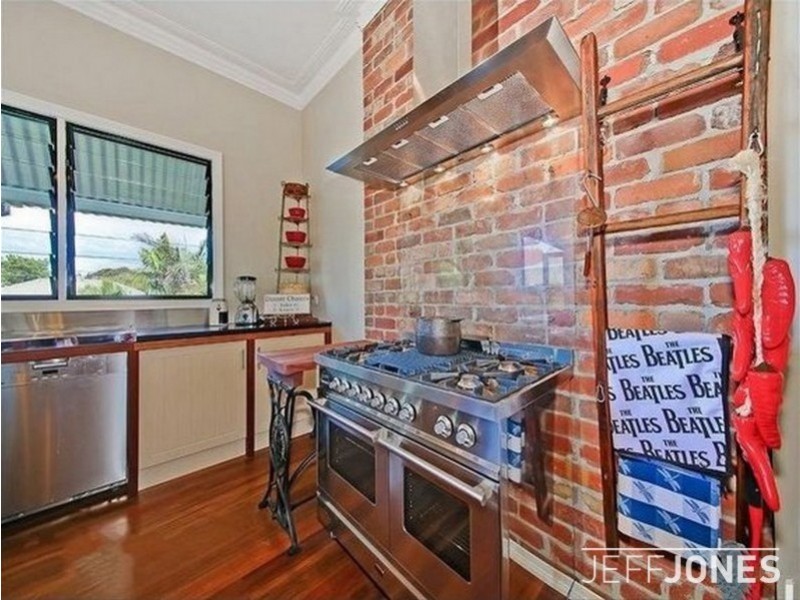 4 Sword Street, Woolloongabba QLD 4102