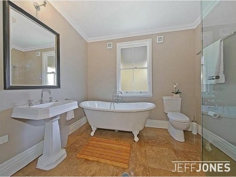 4 Sword Street, Woolloongabba QLD 4102