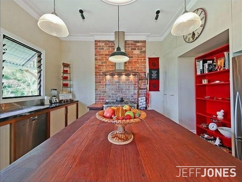 4 Sword Street, Woolloongabba QLD 4102