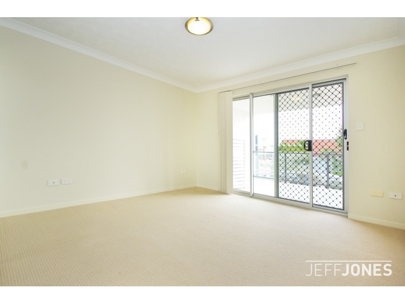 4/76 Old Cleveland Road, Greenslopes QLD 4120