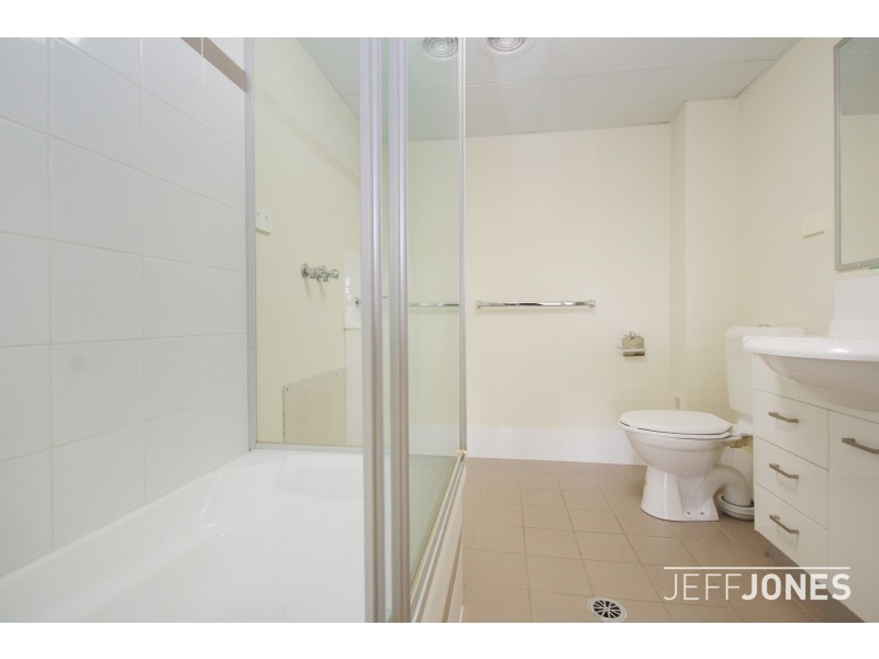 4/76 Old Cleveland Road, Greenslopes QLD 4120