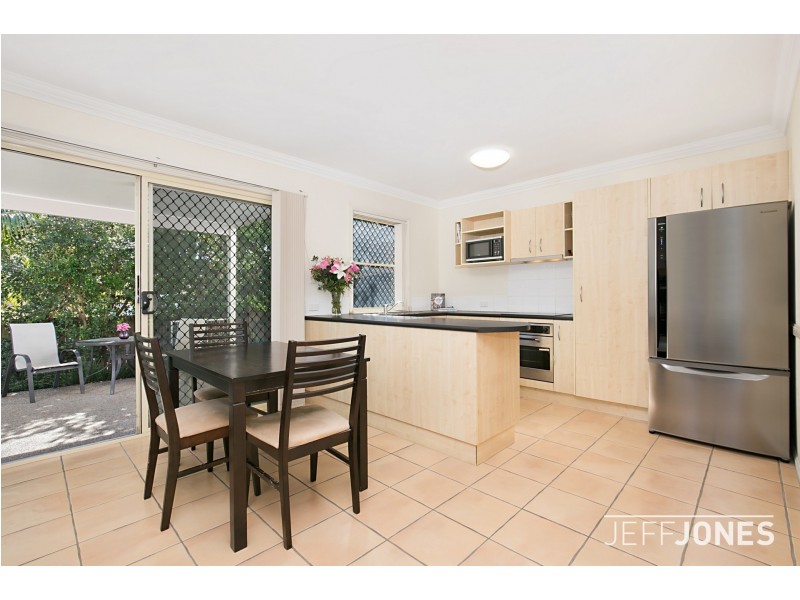 2/43 Brown Street, Camp Hill QLD 4152