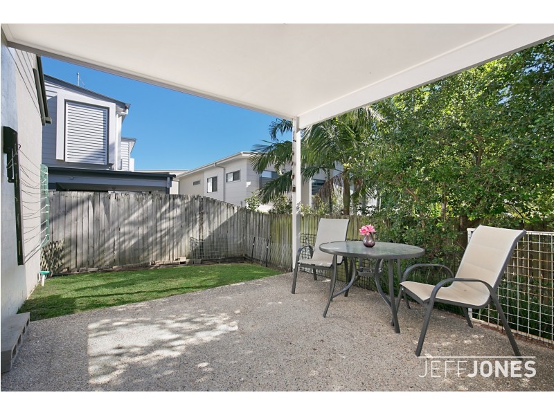 2/43 Brown Street, Camp Hill QLD 4152