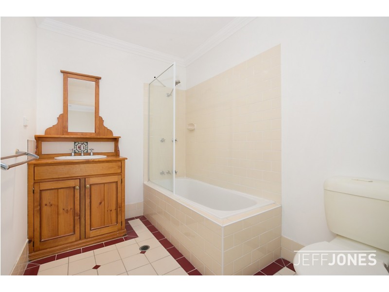 2/43 Brown Street, Camp Hill QLD 4152